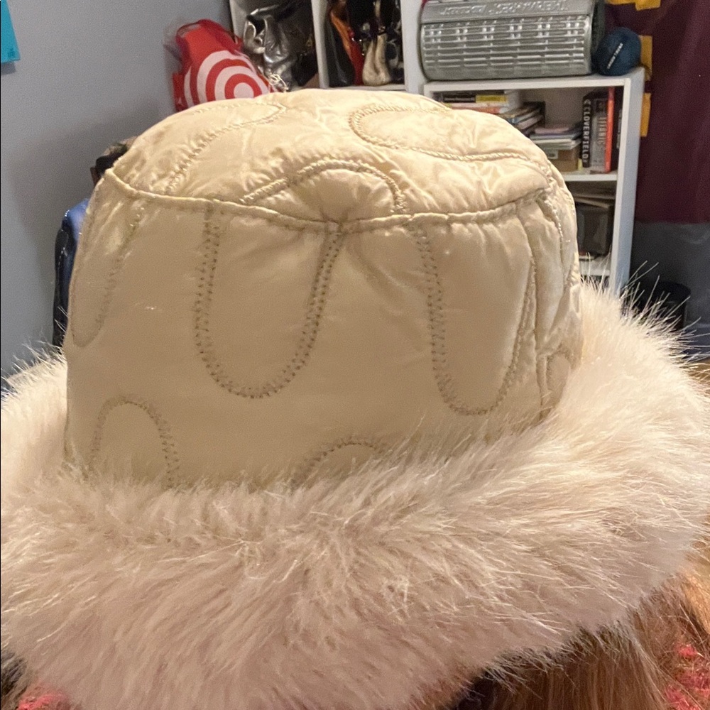 Quilted Beige Women's Hat with Faux Fur Trim - Picture 3 of 4